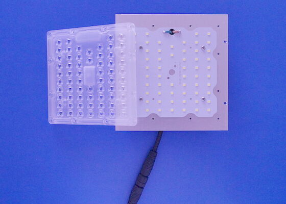 64LEDs 50W PC 어래이 렌즈 모듈 80x150 급 130-140LM/W